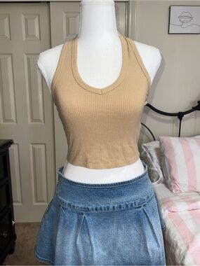 Fashion Nova Ribbed V‑Neck Halter Crop Top in Tan